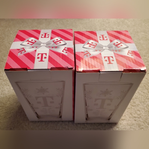 NEW T-Mobile Set of 2 Holiday Snowflake Winter Scene Pint Glass Tumblers NIB - Picture 11 of 16